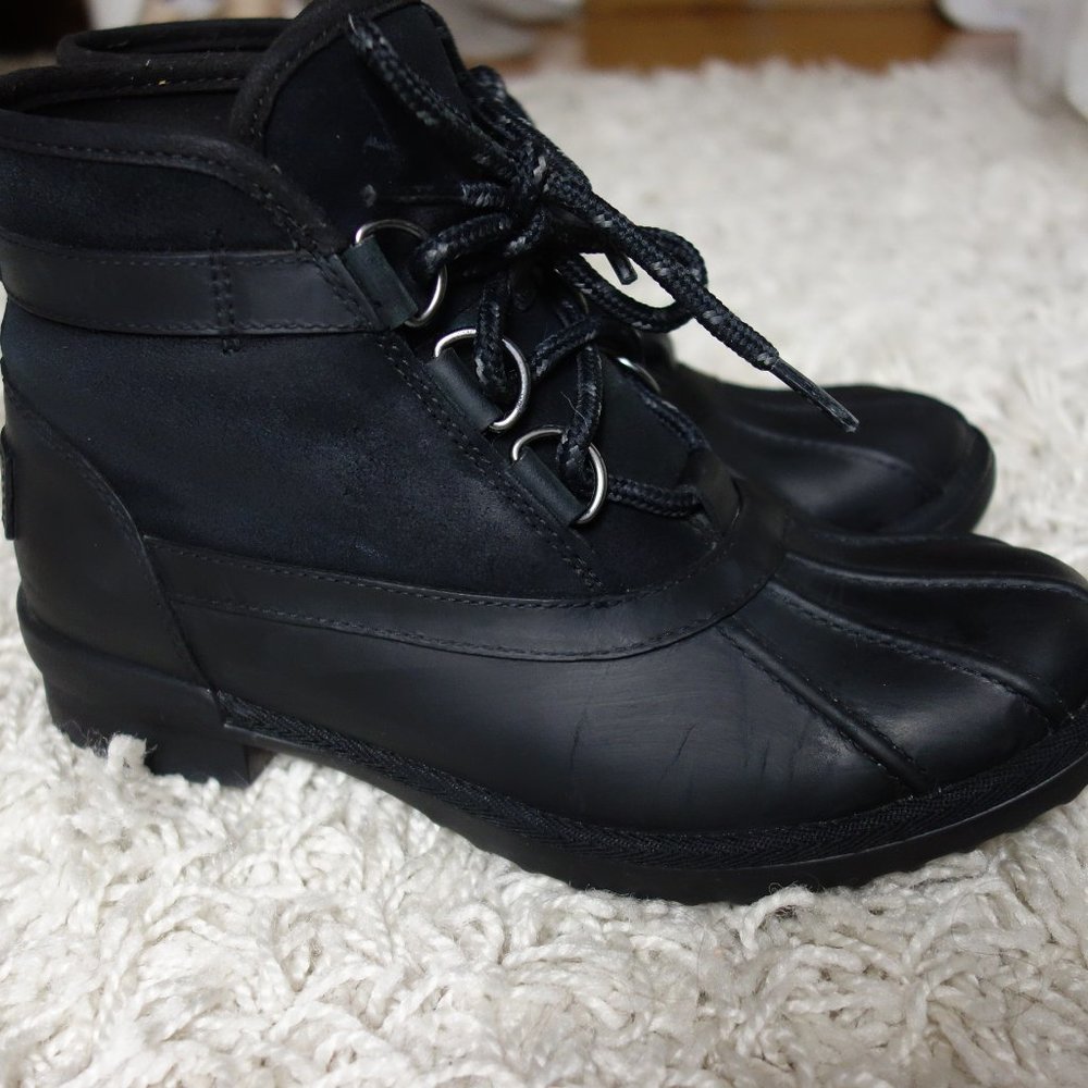 UGG Greda Waterproof Leather Duck Boots Black Womens Made in Vietnam Size 6